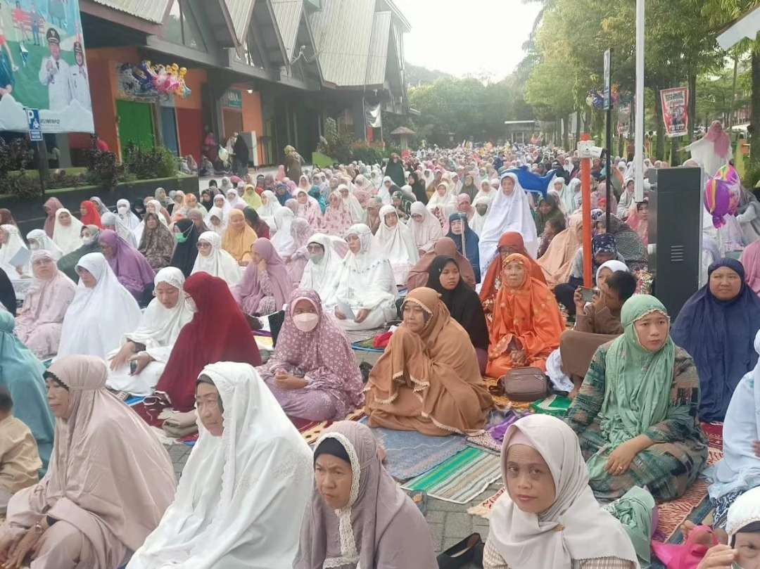 Shalat Ied di Kawasan GOR Mustika Blora (Foto: Humas Polre Blora)