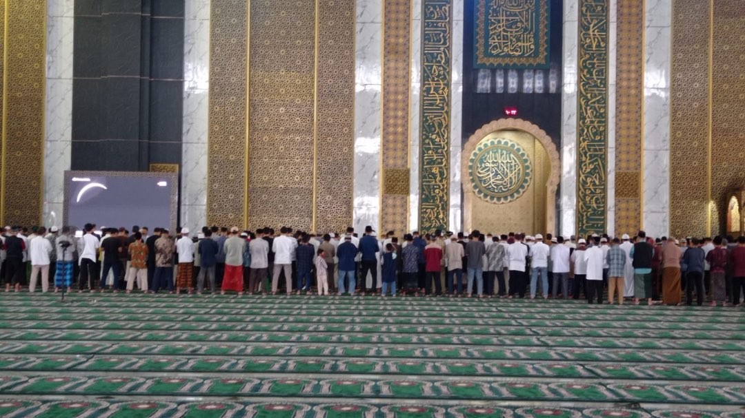 Masjid Nasional Al Akbar Surabaya menggelar salat Ied, Sabtu 21 April 2023. (Foto: Andhi Dwi/Ngopibareng.id)