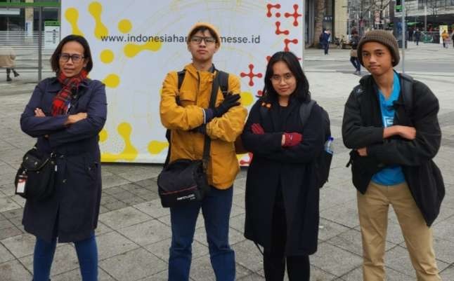 Siswa SMK RUS Kudus, Windi, Ali Azka, Gandrung serta pendampingnya Ita Sembiring, Duta Dirjen Pendidikan Vokasi Kemendikbudristek di Hannover Messe 2023 Jerman, berpuasa tapi tak sempat berlebaran. (Foto: Dokumentasi pribadi)