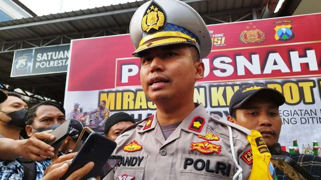 Kasat Lantas Poresta Banyuwangi Kompol Randy Asdar. (Foto: Muh Hujaini/Ngopibareng.id)