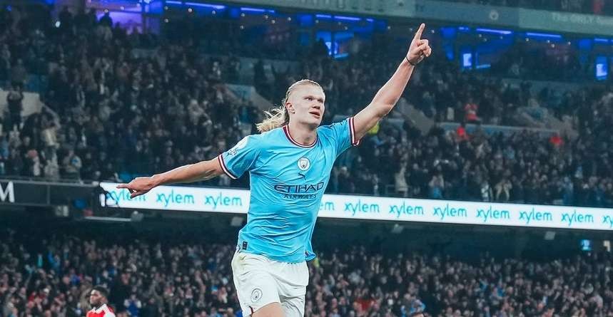 Erling Halaand mencetak satu dari empat gol Manchester City saat mengalahkan Arsenal 4-1 dalam duel pekan ke-33 Premier League 2022-2023, Kamis 27 April 2023 dini hari WIB. (Foto: Twitter/@ManCityES)