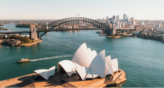 Australia sedang memperbaiki sistem imigrasi. Tujuannya menarik imigran dengan skill profesional, dengan mempermudah proses visa permanen. (Foto: Unsplash)