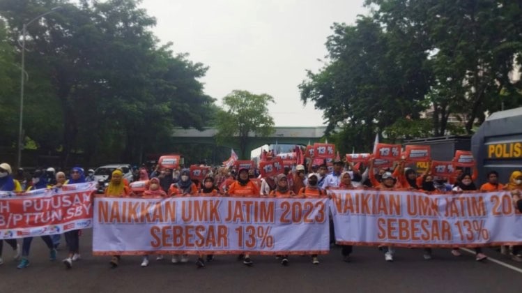 Sebanyak 3.000 polisi diterjunkan saat May Day di Surabaya (Foto: Andhi Dwi/Ngopibareng.id)