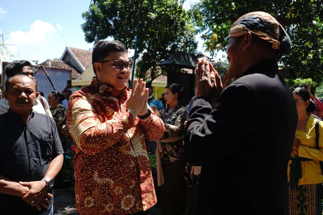 Bupati Kediri Hanindhito Himawan Pramana hadiri acara Dharma Santi Hari Raya Nyepi Tahun Baru Saka 1945 di Candi Tegowangi. (Foto: Istimewa)