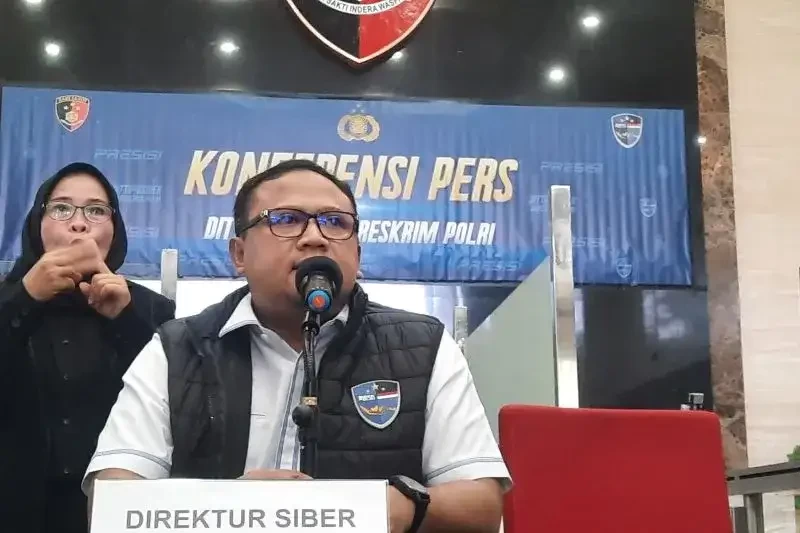 Direktur Tindak Pidana Siber (Dittipidsiber) Bareskrim Polri Brigjen Pol. Adi Vivid A Bactiar memberikan keterangan pers kasus pengancaman terhadap warga Muhammadiyah. (Foto: Ant)