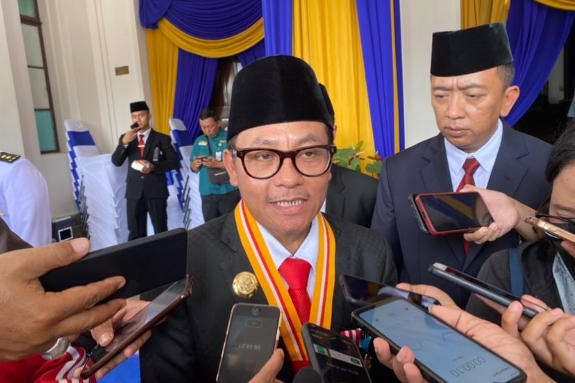 Walikota Malang, Sutiaji saat diwawancarai usai Upacara Peringatan Hari Otonomi Daerah, Hari Pendidikan Nasional dan HUT ke-109 Kota Malang di Kompleks Balaikota Malang (Foto: Lalu Theo/Ngopibareng.id)