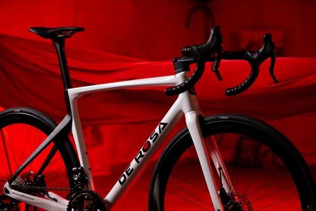 De Rosa 70, sepeda aero yang diluncurkan untuk memperingati 70 tahun De Rosa.