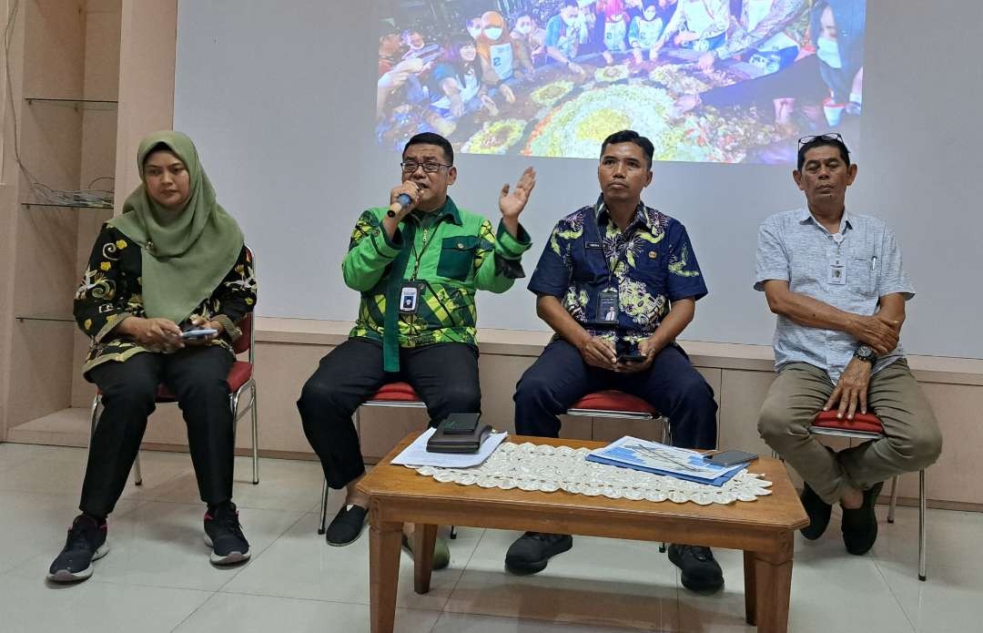 Konferensi pers acara Festival Rujak Uleg oleh Dispubporapar dan Dishub. (Foto: Pita Sari/Ngopibareng.id)