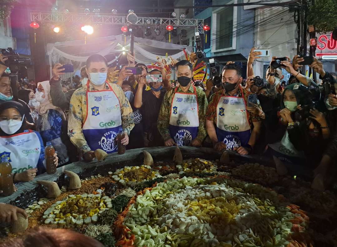 Festival Rujak Uleg yang diselenggarakan pada tahun 2022 lalu. (Foto: Pita Sari/Ngopibareng.id)