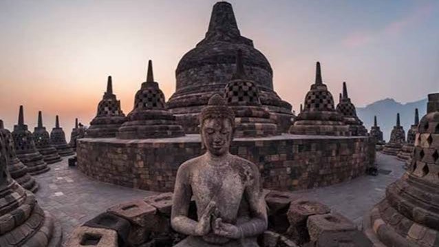 Candi Borobudur resmi dipatok tarif beda antara WNI dan WNA. (Foto: Wikipedia)