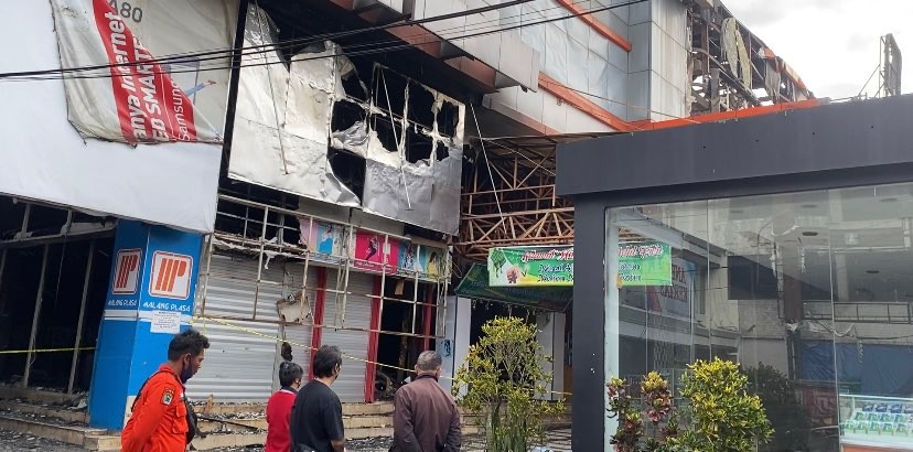 Kondisi Gedung Malang Plaza usai terbakar pada 2 Mei 2023, lalu (Foto: Lalu Theo/Ngopibareng.id)