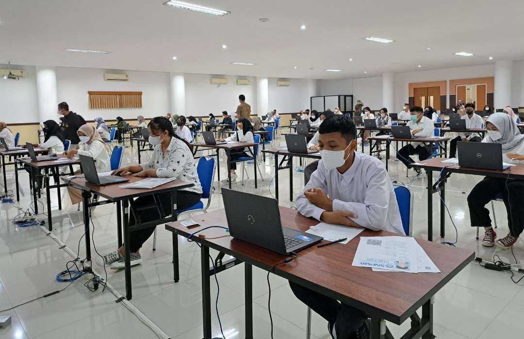 Rektor Universitas Airlangga Surabaya, Prof Moch Nasih, pastikan tidak ada kecurangan atau jual beli bangku saat UTBK. (Foto: Pita Sari/Ngopibareng.id)