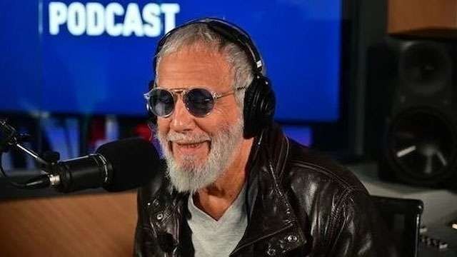 Musisi asal Inggris Yusuf Islam saat berbicara dalam podcast kantor berita Turkiye Anadolu Agency di Ankara, hari Minggu kemarin. (Foto:Ngopibareng.Id/Anadolu Agency)