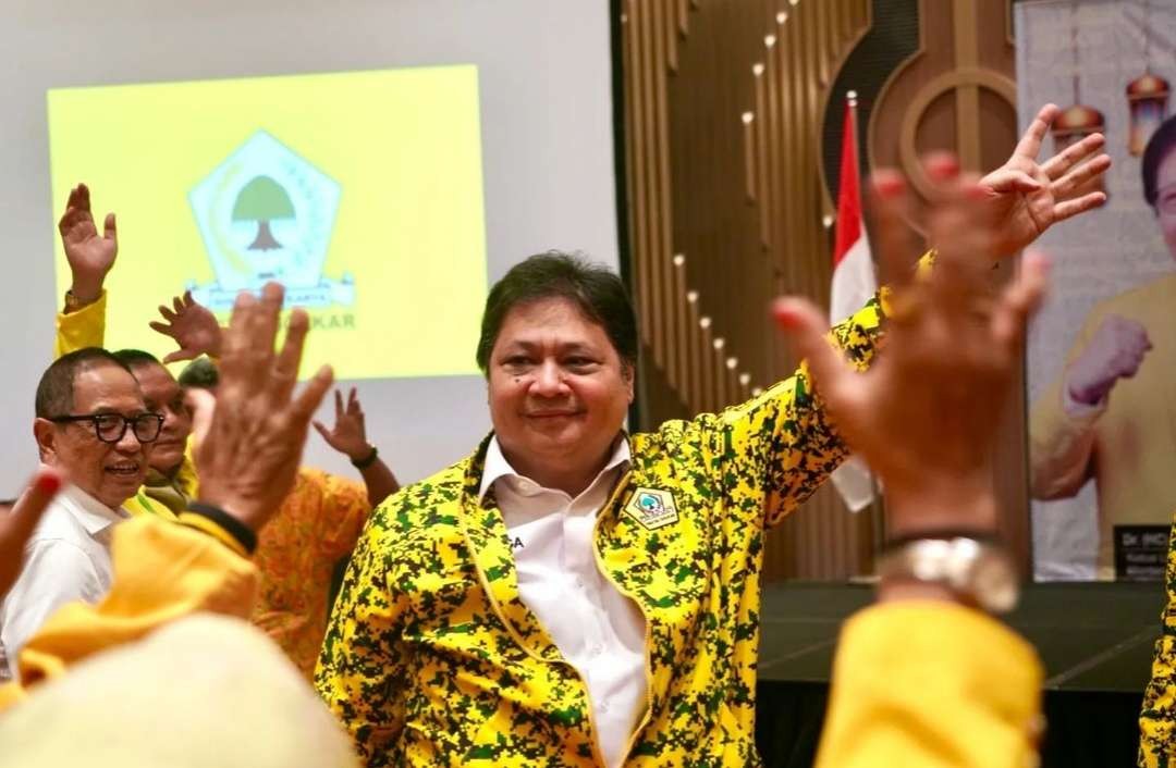 Airlangga Hartarto selaku Ketua Umum Partai Golkar mendapat dukungan pemilih milenial berdasarkan hasil survei Lembaga Penelitian Masyarakat Milenial (LPMM). (Foto: Instagram @airlanggahartarto_official)