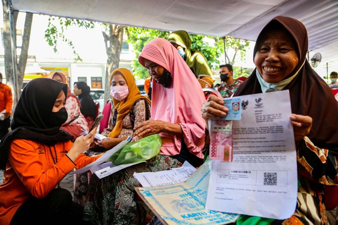 Pembagian BLT di Kecamatan Kenjeran, Surabaya. (Foto: Istimewa)