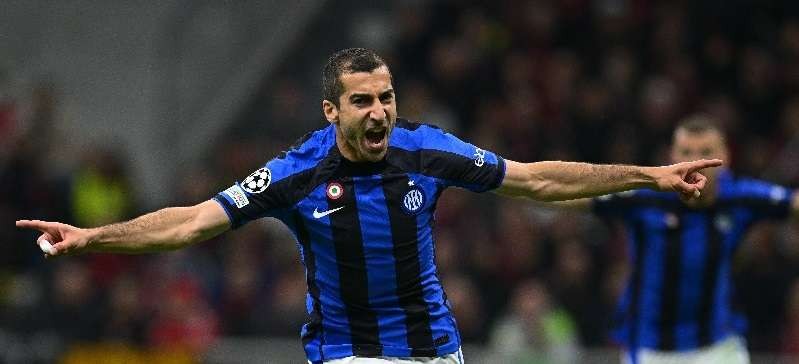 Henrikh Mkhitaryan mencetak gol kedua Inter saat mereka mengalahkan AC Milan 2-0 pada leg pertama semifinal Ligal Champions 2022-2023, Kamis 11 Mei 2023