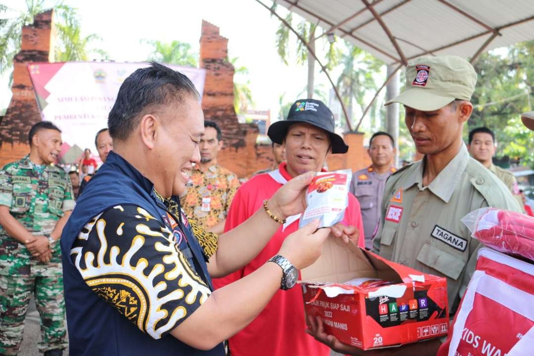 Sekda Blora, Komang Gede Irawadi saat peresmian Kampung Siada Bencana di Cepu (Ahmad Sampurno / Ngopibareng.id)