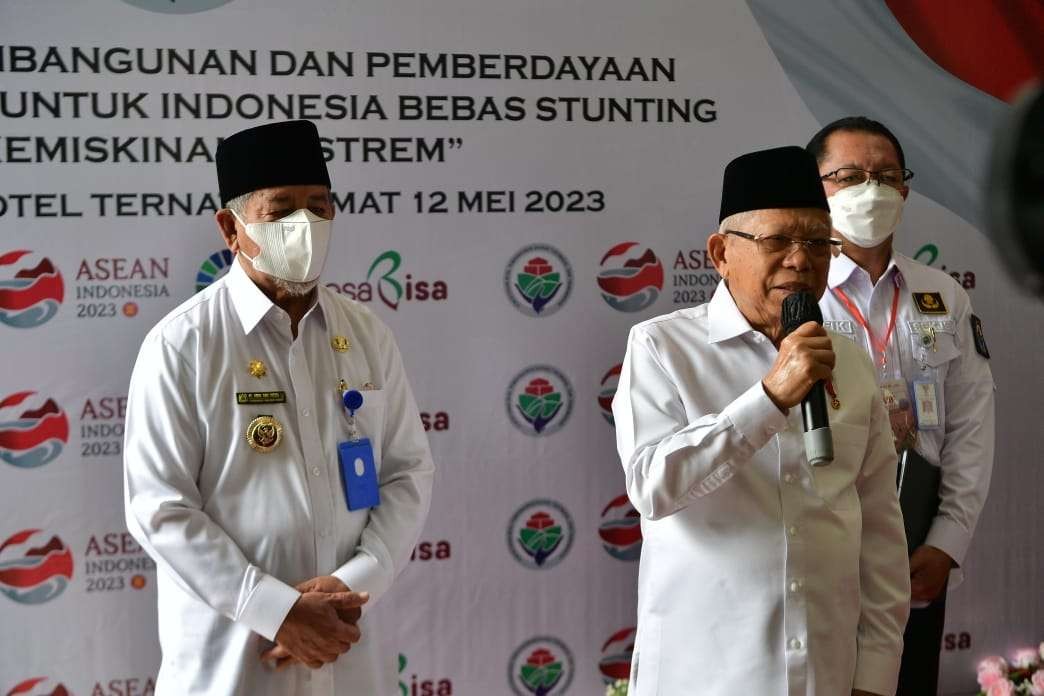 Wapres Ma'ruf Amin minta warga tetap waspada sebab COVID-19 masih aja, hanya status daruratnya yang dicabut WHO. (Foto: BPMI Setpres)