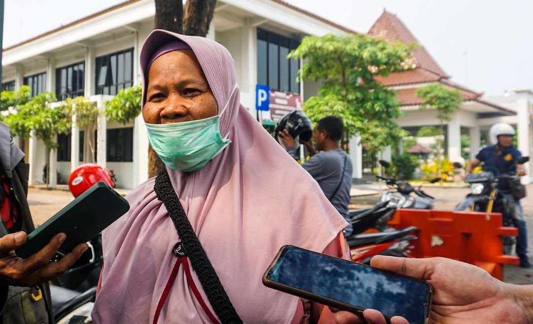 Wiwik, saat diwawancara awak media Sidoarjo. (Foto: Aini/Ngopibareng.id)