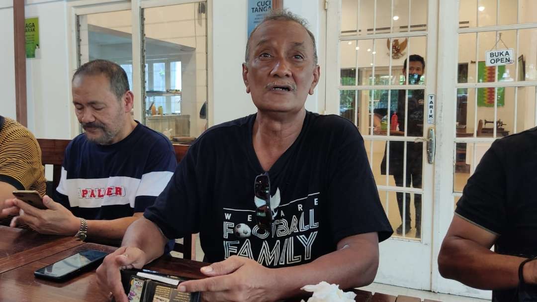 Mantan Kapten Timnas Indonesia di SEA Games 1991, Ferryl Raymond Hattu, sudah merindukan Indonesia kembali berjaya di ajang SEA Games. (Foto: Fariz Yarbo/Ngopibareng.id)