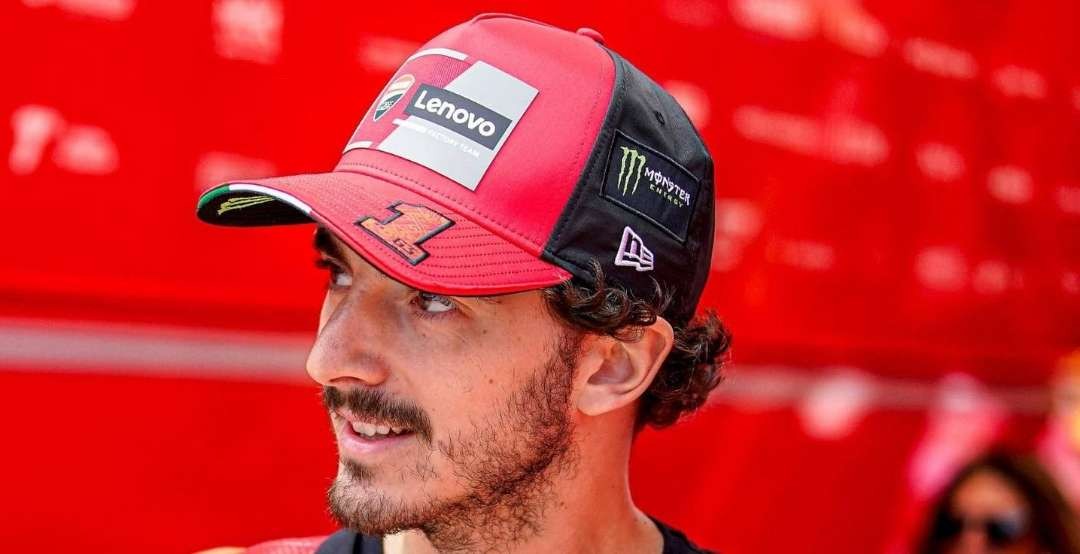 Francesco Bagnaia akui tak suka reaksi Maverick VInales sesaat usai kedua pembalap terlibat tabrakan. (Foto: Twitter/@PeccoBagnaia)