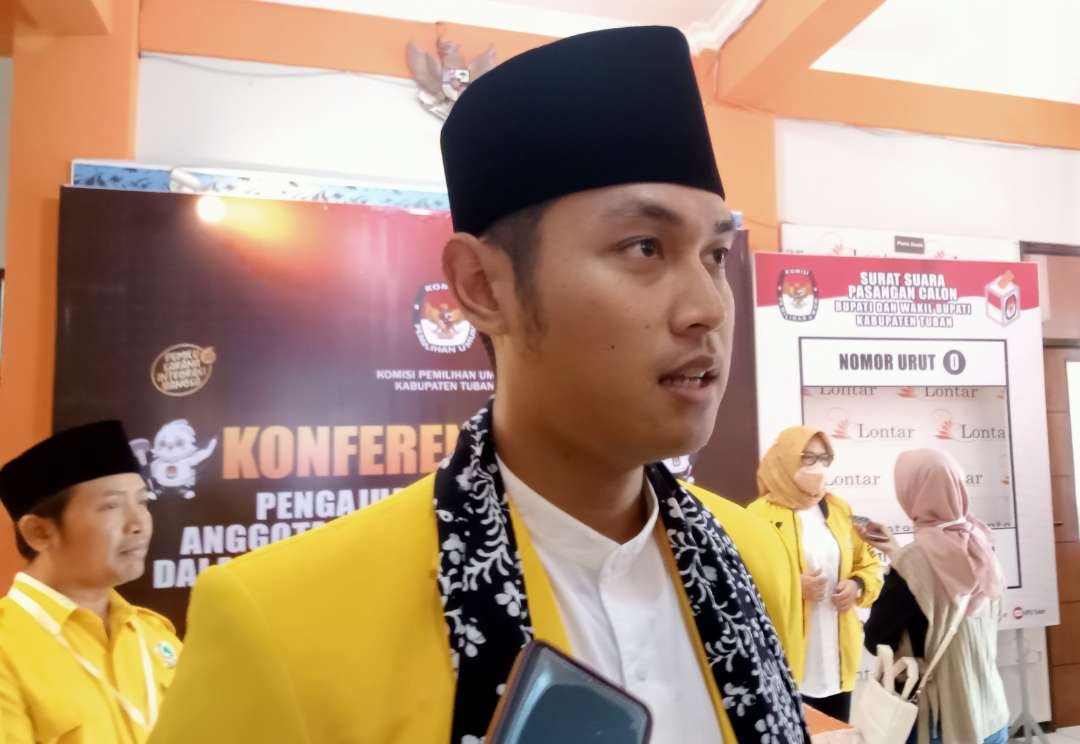 Bupati Tuban, Aditya Halindra Faridzky usai mengajukan Bacaleg di Kantor KPU Tuban, Minggu 14 Mei 2023 (Khoirul Huda/Ngopibareng.id)