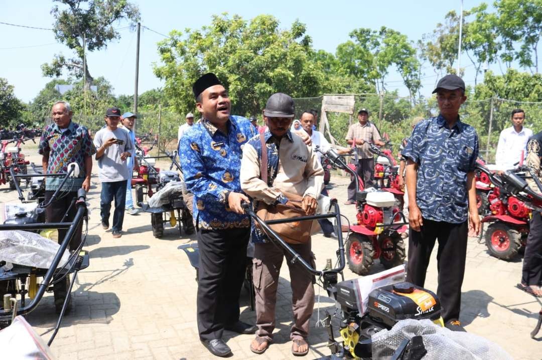 Petani tembakau di Blora menerima bantua alsintan dari Pemkab Blora (Foto: Humas Pemkab Blora)