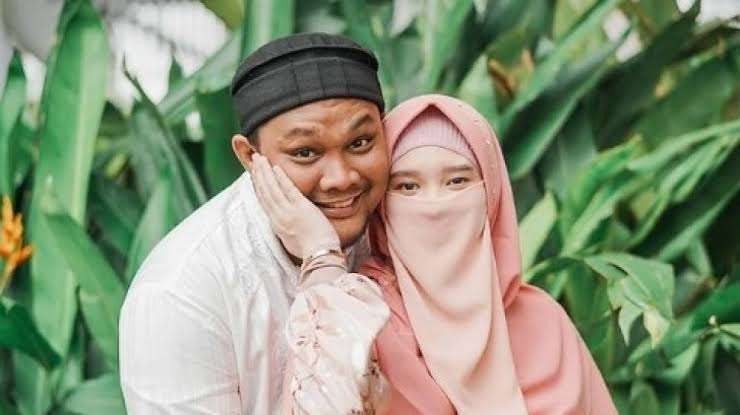 Inara Rusli sudah buka cadar untuk bekerja. Permohonan talak cerai masih proses di pengadilan. (Foto: Instagram)