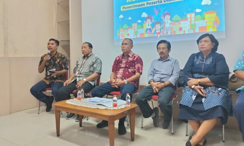 Dinas Pendidikan (Disdik) Kota Surabaya saat beradi di Pemkot Surabaya (Foto: Andhi Dwi/Ngopibareng.id)