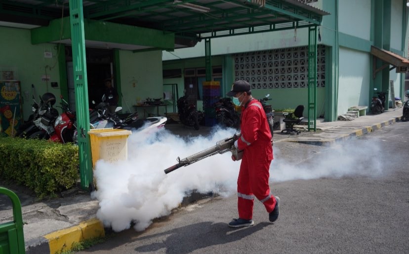 Asrama Haji Sukolilo difogging (Foto: dok. Asrama Haji Embarkasi Surabaya)