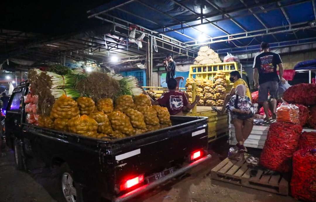 Kondisi loading dock Pasar Porong, Jawa Timur. (Foto: Aini Arifin/Ngopibareng.id)