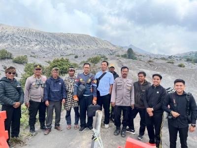 Proses olah TKP hilangnya Arca Ganesha di Gunung Bromo (Foto: BB TNBTS)