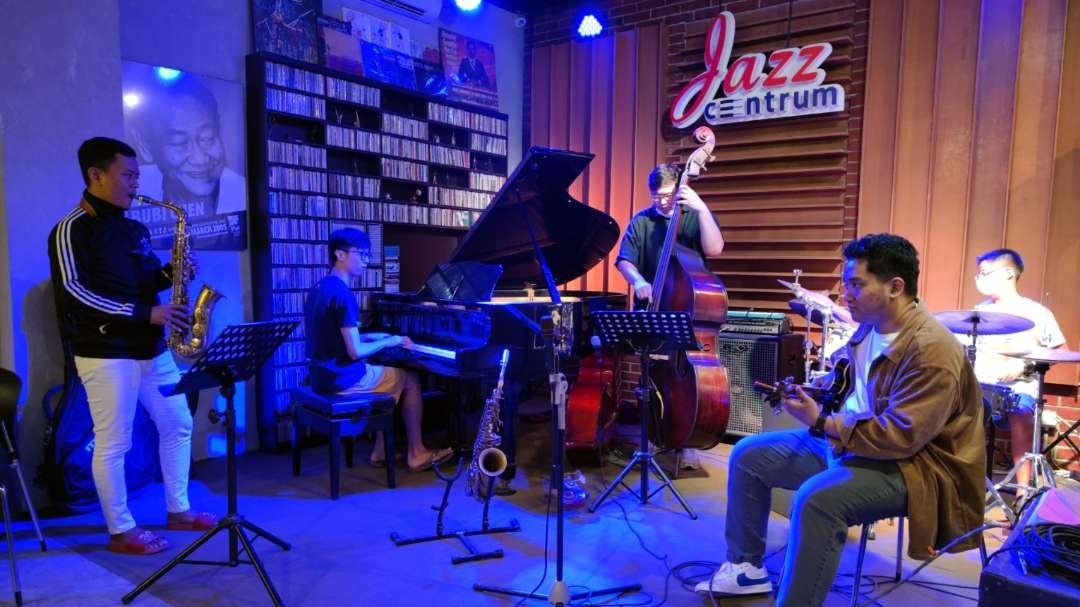 Murid-murid Jazz Centrum saat perform. (Foto: Fariz Yarbo/Ngopibareng.id)