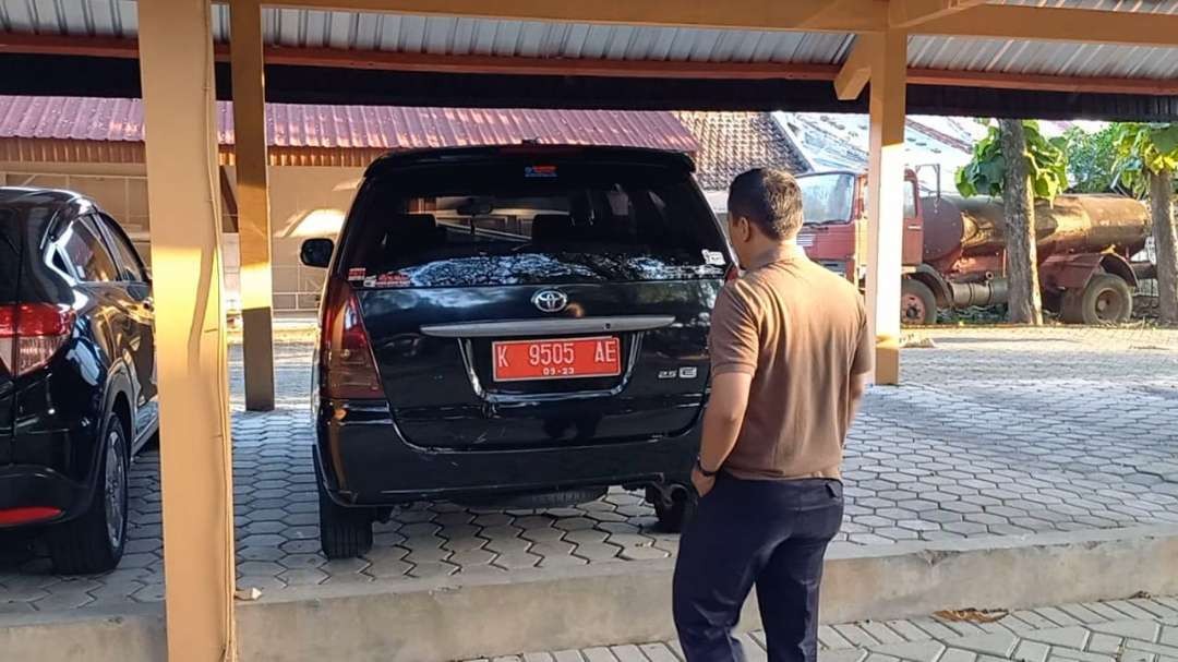 Mobil dinas bagian rumah tangga Pemkab Blora. (Foto: Ahmad Sampurno/Ngopibareng.id)