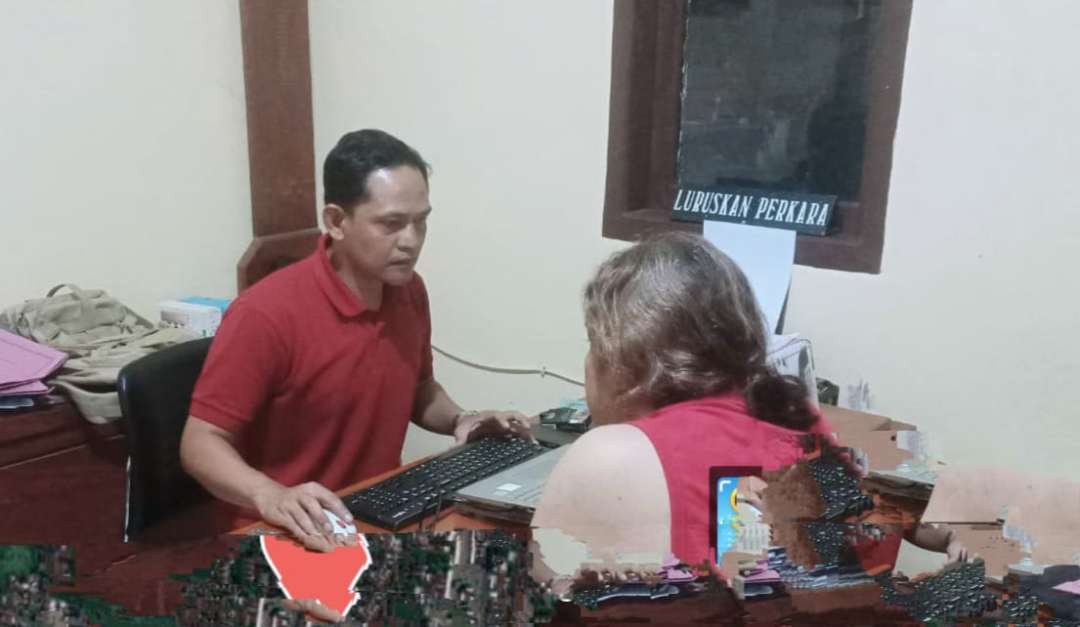 Pengepul gabah saat menjalani pemeriksaan sebagai tersangka penipuan dan penggelapan. (Foto: Dokumentasi Polsek Tempurejo)