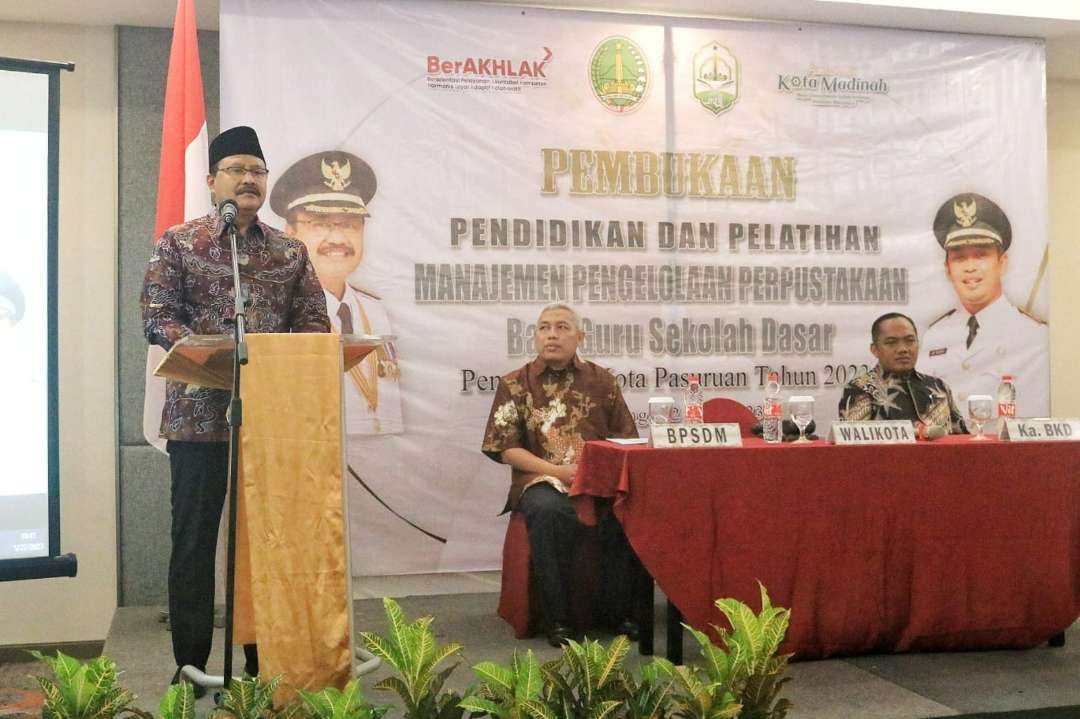 Gus Ipul berharap pengelola perpustakaan di lingkungan Pemkot Pasuruan inovatif. (Foto: Humas Pemkot Pasuruan)