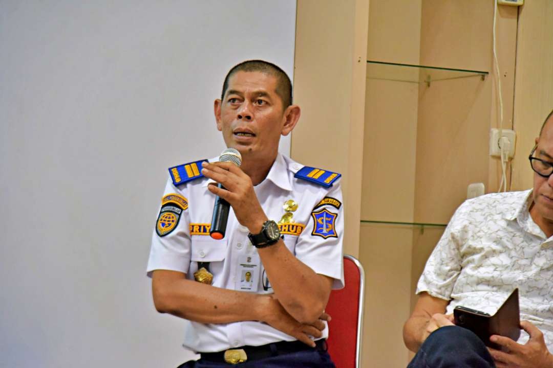 Sub Koordinator Pengawas dan Pengendalian Lalu Lintas dan Angkutan Jalan Dinas Perhubungan (Dishub) Kota Surabaya, Soe Priyo Utomo, saat menjelaskan mengenai pemindahan arus jalan. (Foto: Pita Sari/Ngopibareng.id)