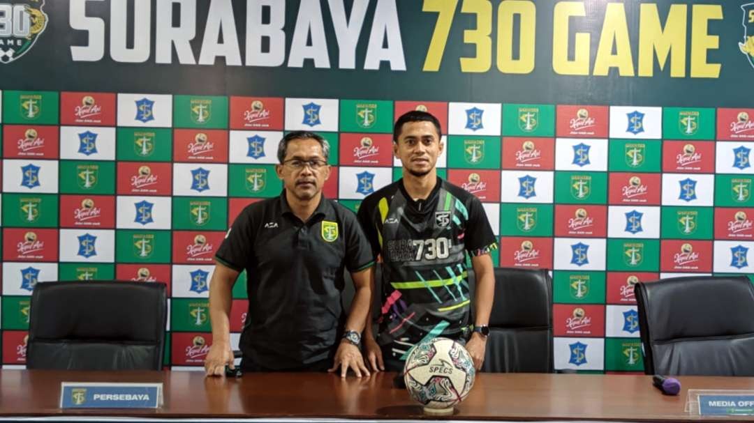 Pelatih Persebaya, Aji Santoso (kiri). (Foto: Fariz Yarbo/Ngopibareng.id)