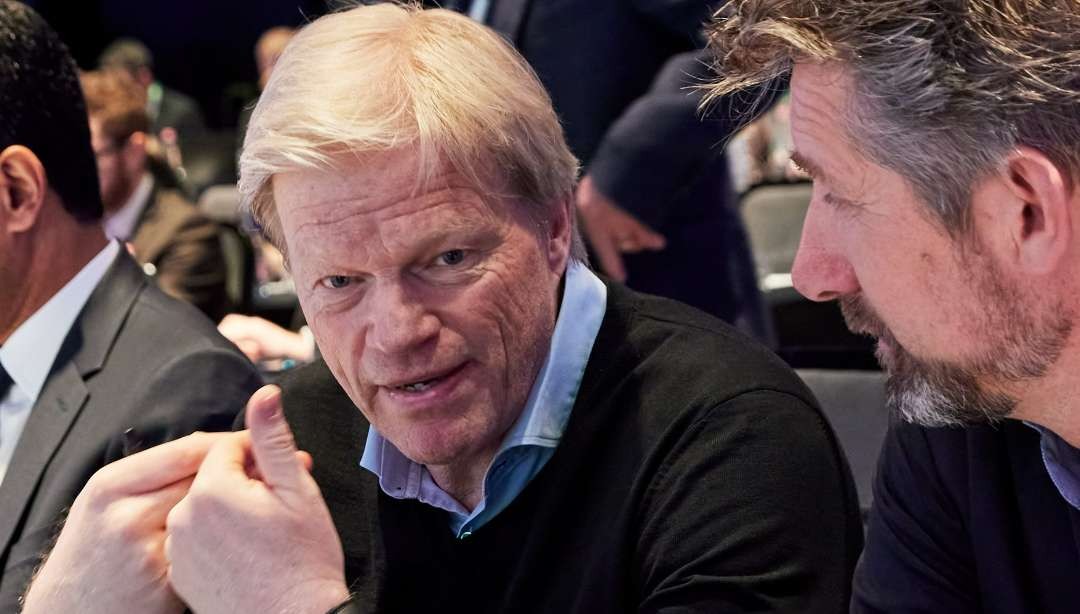 Oliver Kahn kesal karena dilarang gabung pesta pemain usai menjadi juara Bundesliga Jerman 2022/2023. (Foto: Twitter/@OliverKahn)