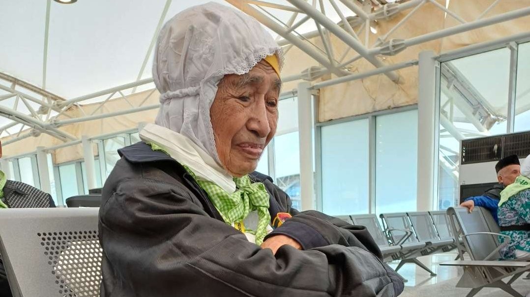 Masturoh saat berada di paviliun Bandara Amir Muhammad Bin Abdul Azis, Madinah. (Foto: Istimewa)