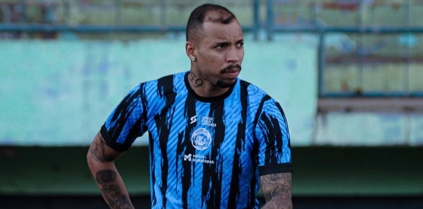 Bomber Asing Arema FC, Gustavo Almeida saat menjalani sesi latihan di Stadion Gajayana, Kota Malang (Foto: Twitter/@Aremafcofficial)