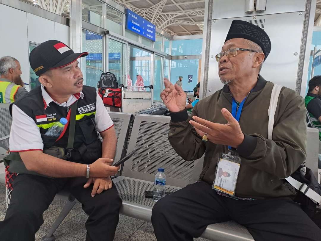 Amir Hamzah, salah satu jemaah yang tertahan di Bandara AMAA Madinah karena visanya menggunakan visa umrah. (Foto: Istimewa)