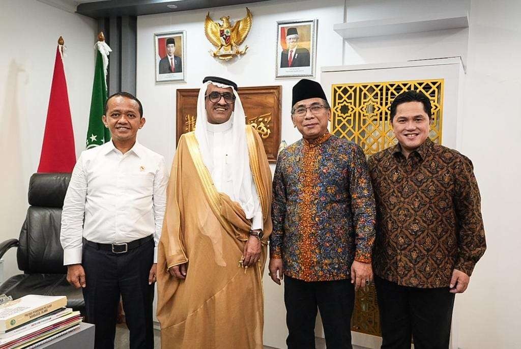 Pertemuan Ketum PBNU, KH Yahya Cholil Staquf (Gus Yahya) dengan Dubes Arab Saudi untuk Indonesia Faisal al-Amudi, Erick Thohir, dan Bahlil Lahadalia di kantor PBNU, Rabu 31 Mei 2023. (Foto: ltn-pbnu)