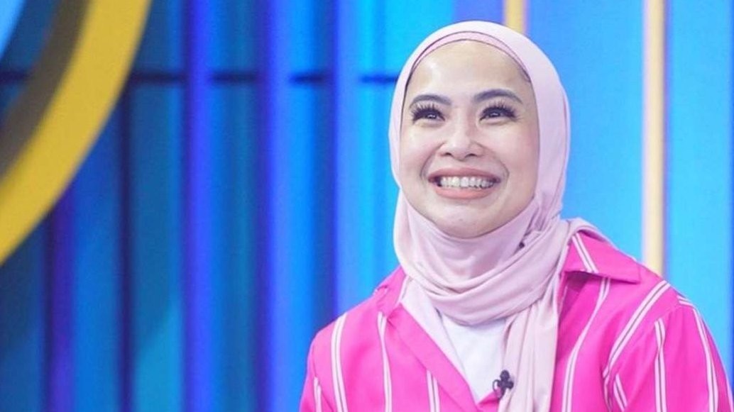 Feni Rose memilih berhijab usai menjalani ibadah umrah. (Foto: Instagram @fenirose)