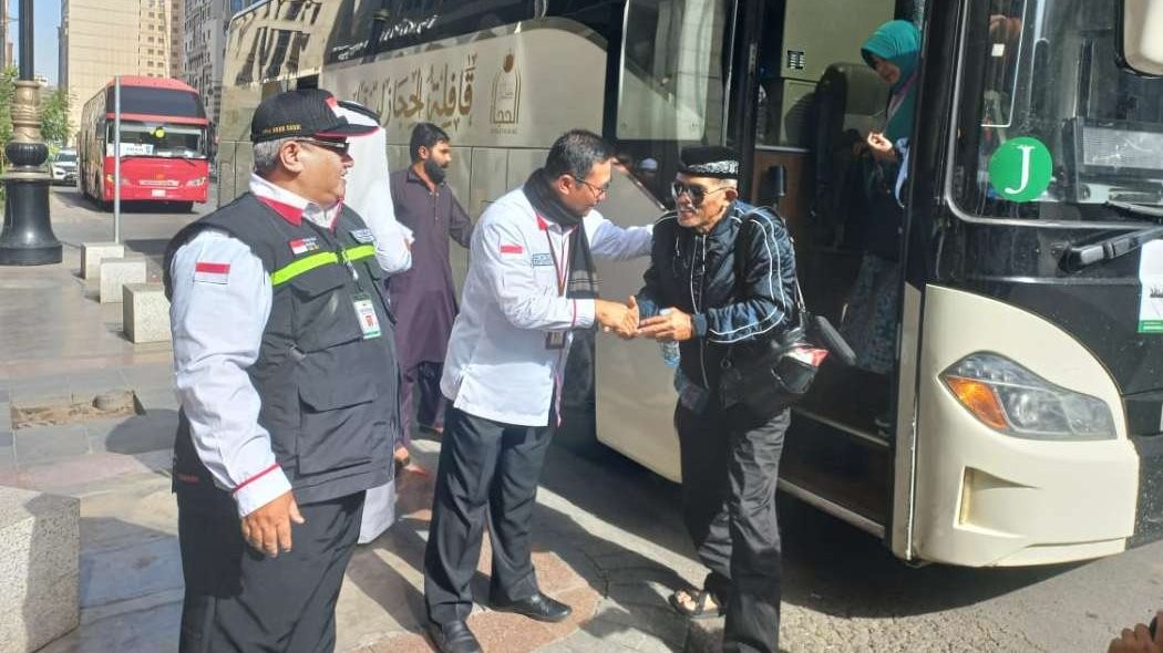 Jemaah haji Indonesia disambut dengan cuaca panas saat tiba di Makkah Al-Mukarramah. Suhu rata-rata berkisar antara 30 – 45 derajat Celsius. (Foto: Istomewa)