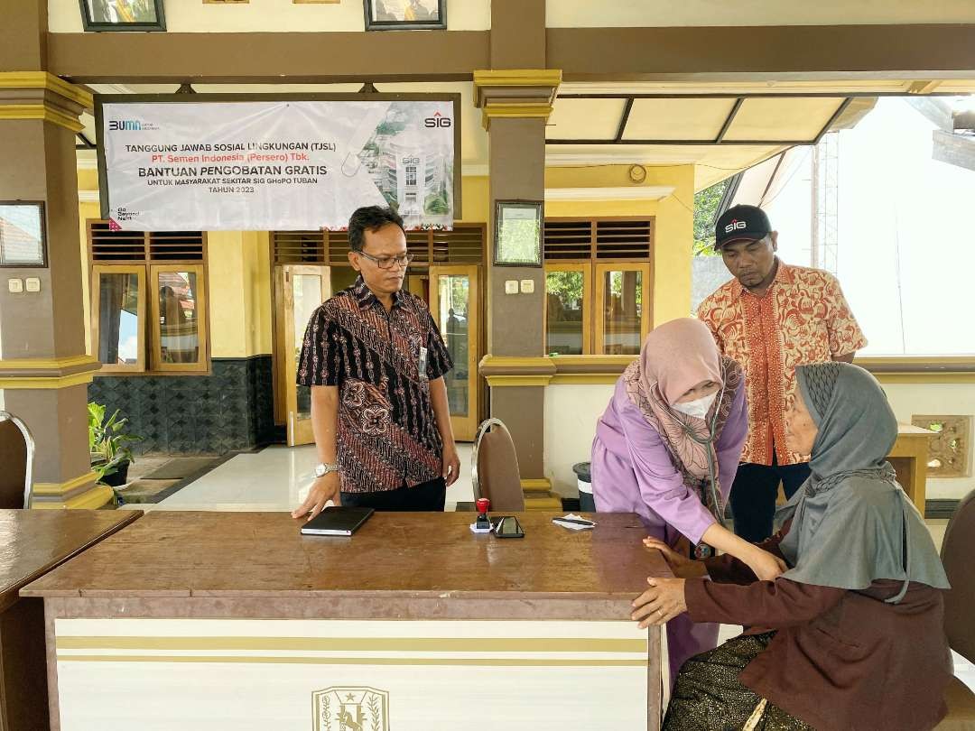 Kegiatan pengobatan gratis bagi masyarakat di sekitar wilayah pengembangan SIG GHoPO Tuban (Foto: SIG GHoPO Tuban)