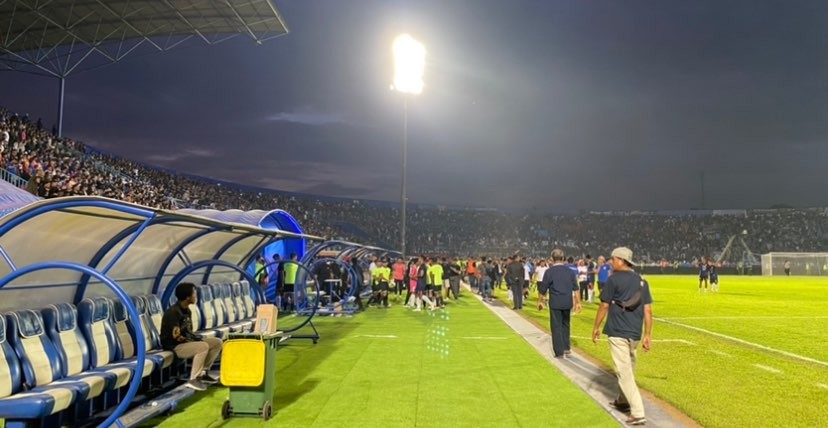 Bagian dalam Stadion Kanjuruhan, Kabupaten Malang saat digunakan untuk Kompetisi Liga 1 (Foto: Lalu Theo/Ngopibareng.id)