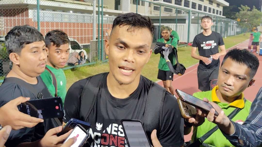 Pemain Timnas, Rachmat Irianto usai menjalani latihan di Lapangan Thor, Surabaya, Rabu 7 Juni 2023. (Foto: Fariz Yarbo/Ngopibareng.id)