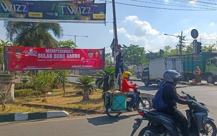 Salah satu spanduk di Sidoarjo (foto : Aini/Ngopibareng.id)