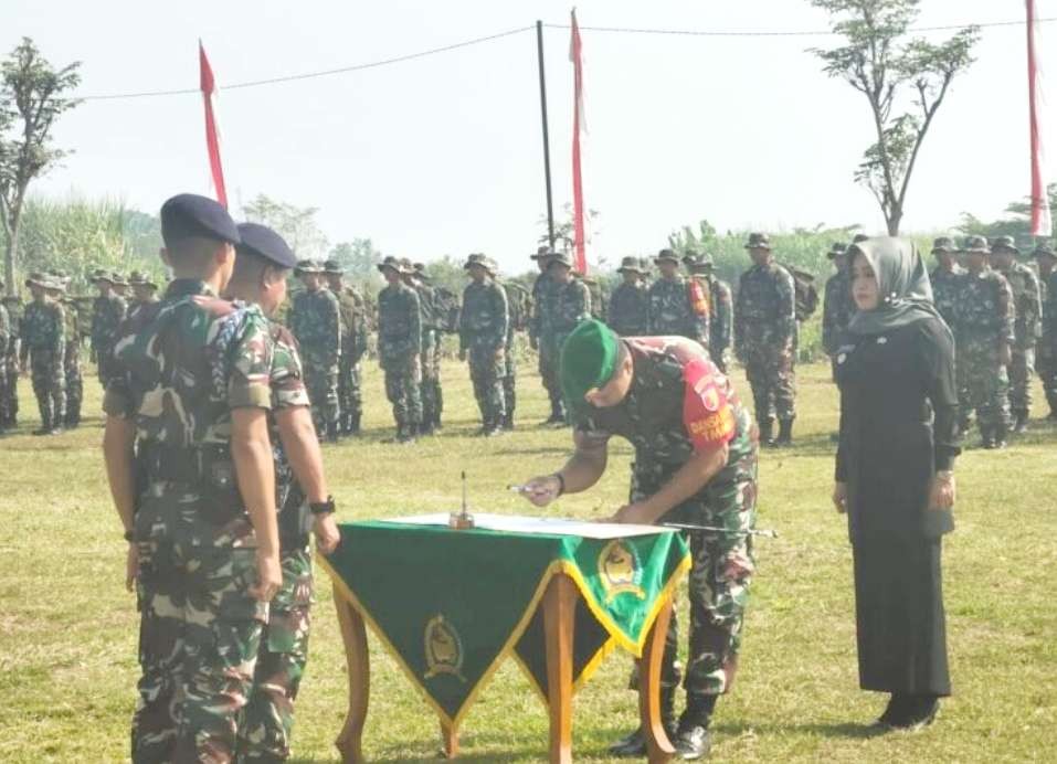 Upacara penutupan TMMD ke-116 di Mojokerto. (Foto: Deni Lukmantara/Ngopibareng.id)